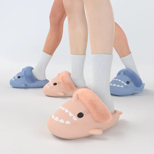 🦈 Men & Women Shark Slippers – Detachable, waterproof EVA slippers with warm plush cotton.